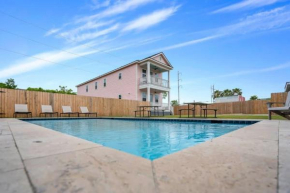 Luxury 4BD with Pool and off street parking